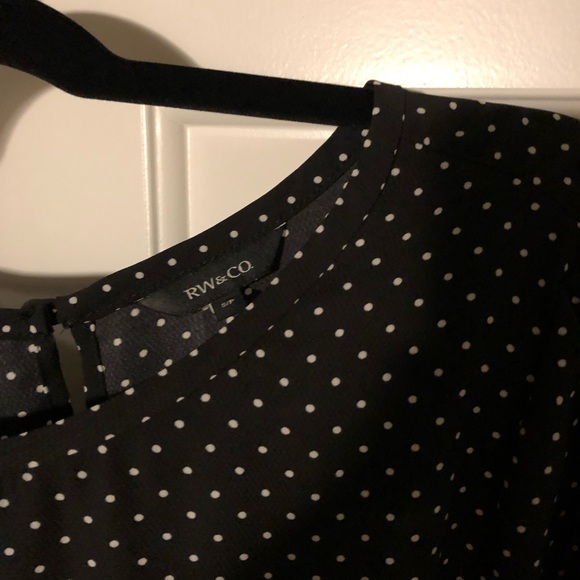 Cute R&W Polka Dot Blouse- peek a boo sleeves with ruffles! - Picture 3 of 5